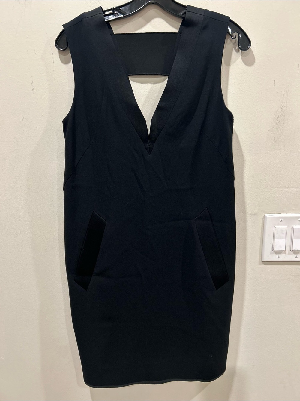 Rag & Bone Phoebe Black Sleeveless V-
Neck Shift Dress minimalist- Size 2